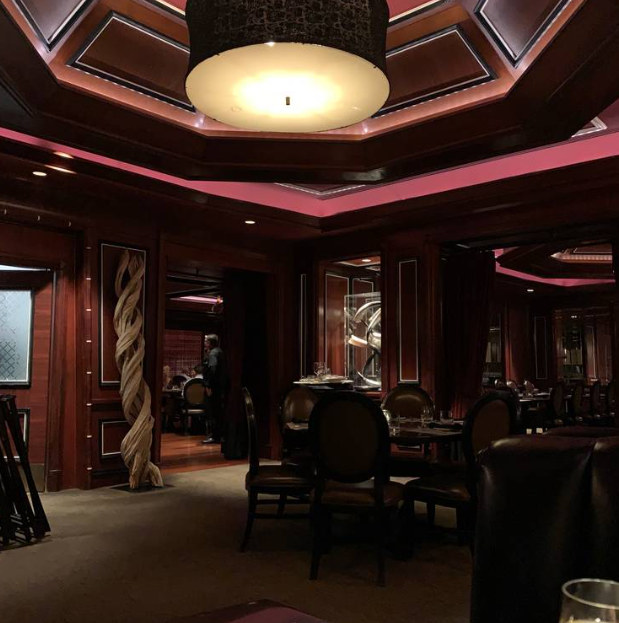 Luxor Steakhouse: Elegance with Comfort and Style